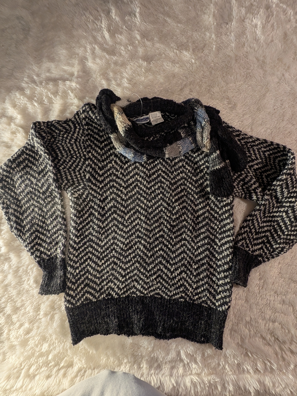 Chevron Knit Crewneck Sweater with Scarf in Black and Cream